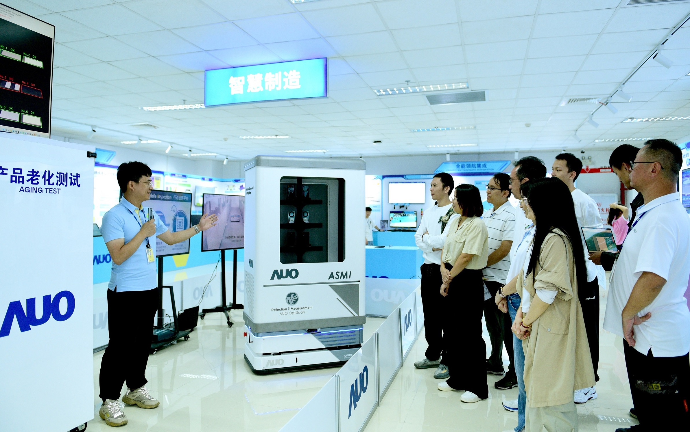 友達(dá)廈門(mén)將5G+ABC技術(shù)串聯(lián)生產(chǎn)管理全流程，打通研發(fā)、採(cǎi)購(gòu)、生管、製程、設(shè)備、品質(zhì)等產(chǎn)品全生命週期製造流程，完成數(shù)位化設(shè)計(jì)、智慧供應(yīng)鏈、智慧座艙、全流程設(shè)備管理、資料驅(qū)動(dòng)優(yōu)化、智慧線上檢測(cè)、智慧品管等自我調(diào)整生產(chǎn)模式升級(jí)