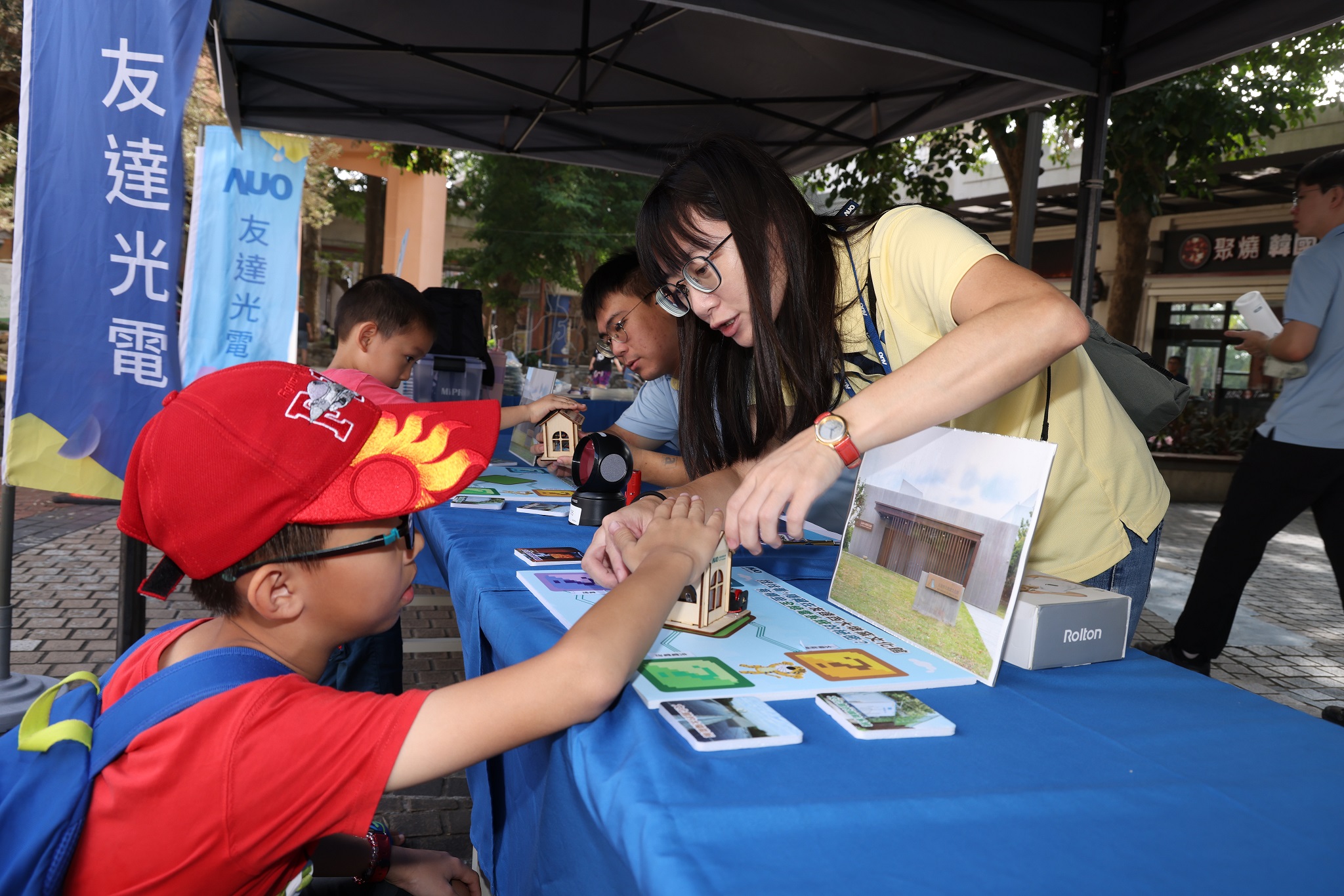 友達(dá)投入永續(xù)素養(yǎng)教育多年，從自身的環(huán)境教育場(chǎng)域走入校園、各式活動(dòng)現(xiàn)場(chǎng)，合作夥伴亦擴(kuò)及到NGO、公部門與供應(yīng)鏈，豐碩成果獲「社會(huì)共融領(lǐng)袖獎(jiǎng)」
